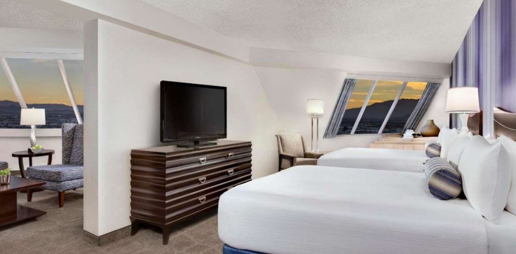 Luxor Hotel And Casino Guest Room